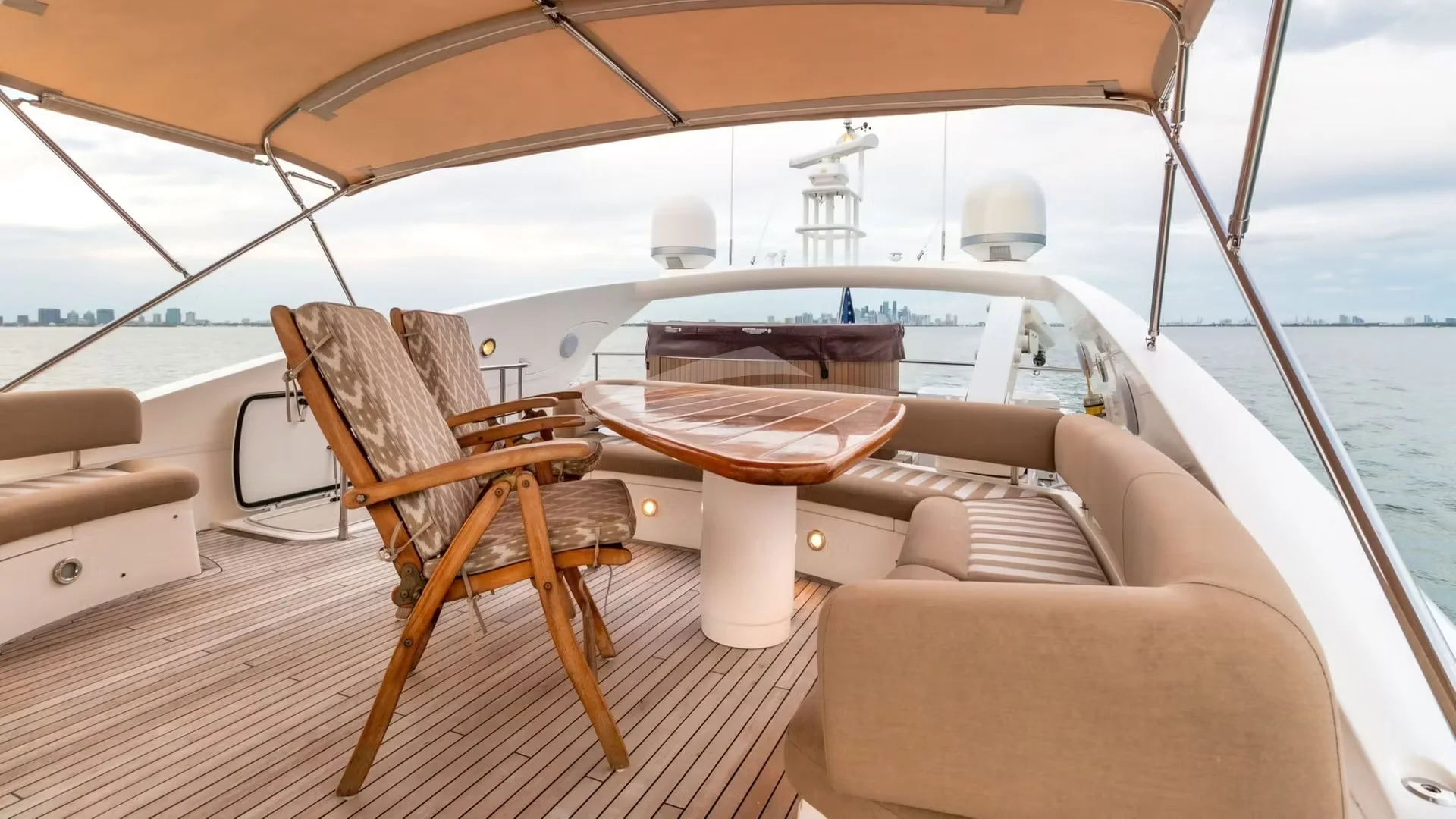 90ft Sunseeker Acqua bow seating area